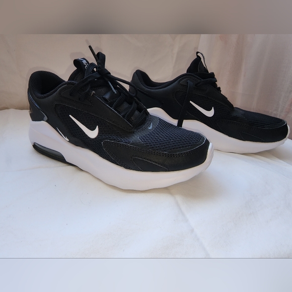 NIKE Air Max - Picture 2 of 6